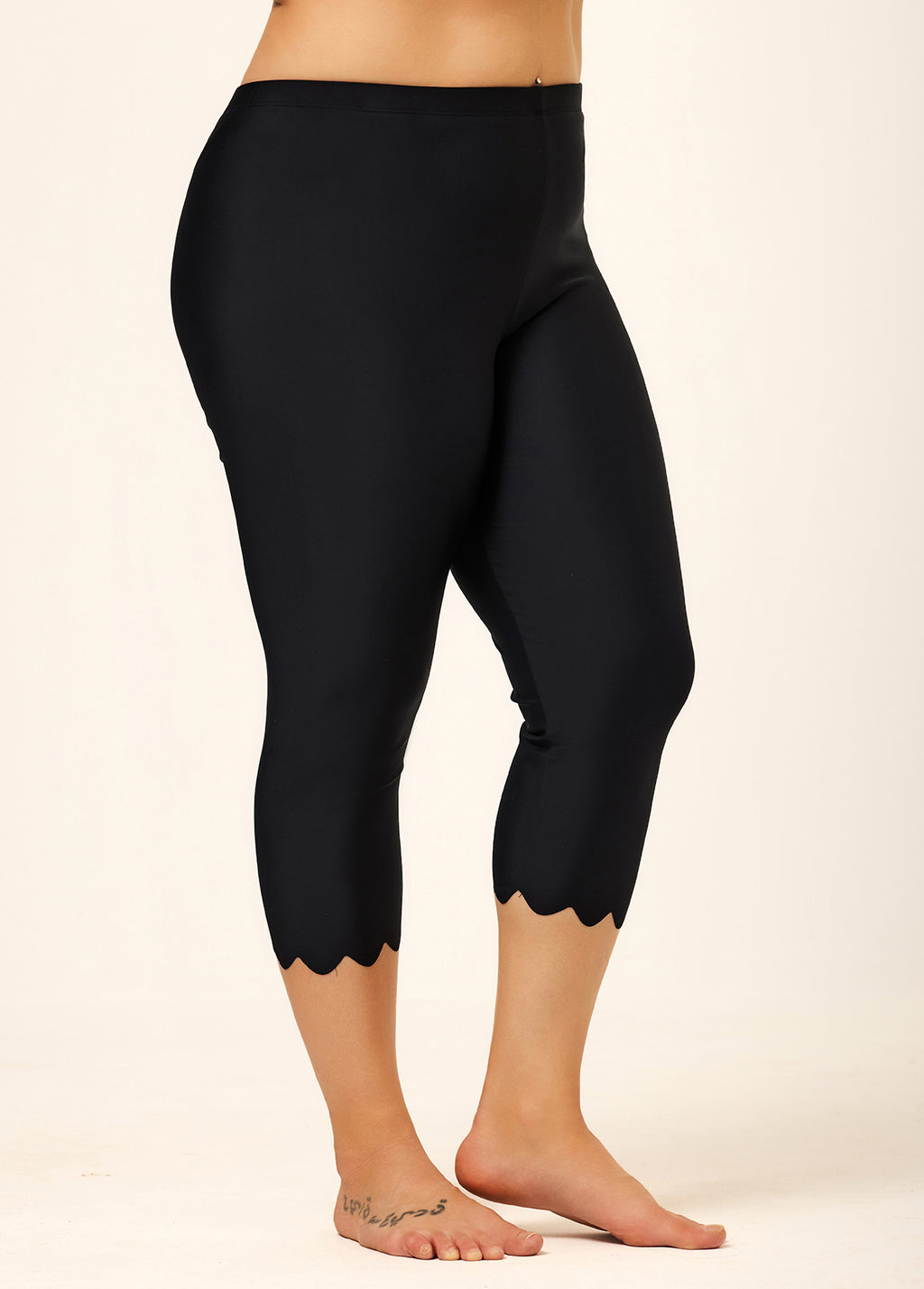 Black Plus Size Modest Women's Cropped Ruffled Swimsuit Pants